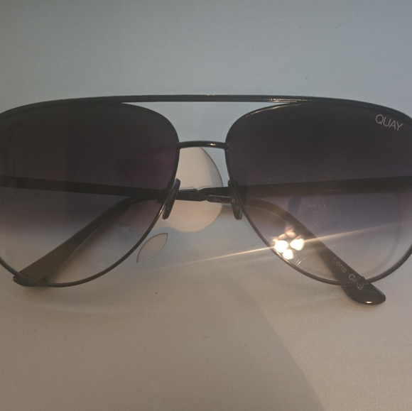 Quay Desi Hi Key Aviators - Picture 1 of 5